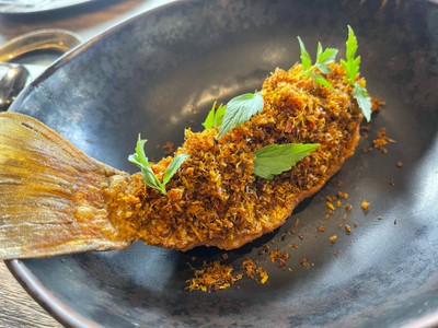 ปลากระพงทอดเครื่อง