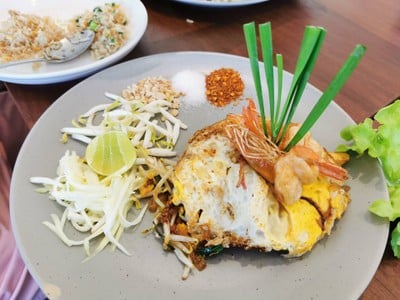 ผัดไทยเส้นจันทร์