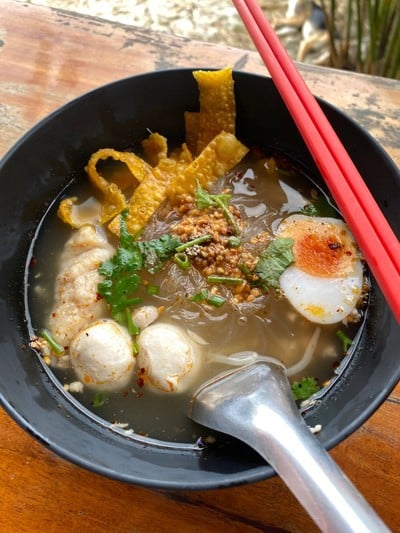 ก๋วยเตี๋ยวต้มยำไข่