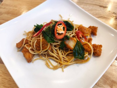 สปาเก็ตตี้กะเพราไก่กรอบ