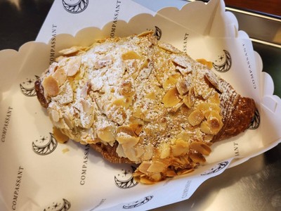 Almond - Croissants