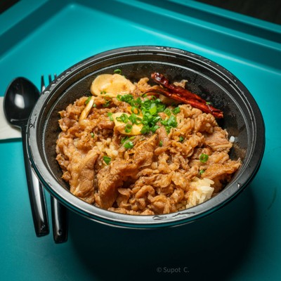 ข้าวหน้าเนื้อ Black Angus พ่นไฟ