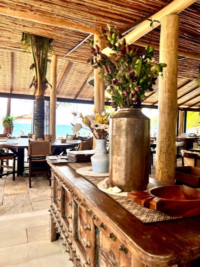 มาเที่ยวเสม็ดวันนี้ ห้ามพลาด Reef Bar & Restaurant ร้านอาหารและบาร์เปิดใหม่ บนอ่าวทับทิม