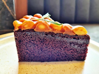 Macademia Caramel Cake