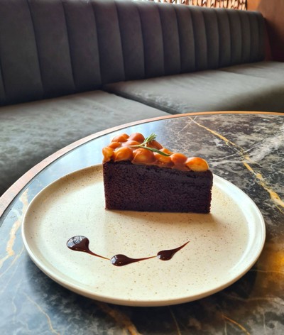 Macademia Caramel Cake