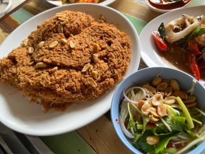 ยำปลากะพงฟู