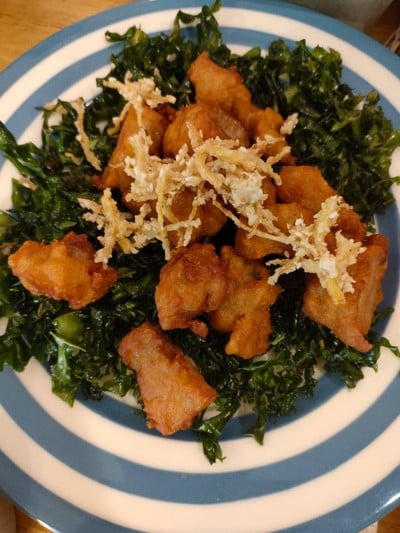 ไก่ทอดสมุนไพรบ้านขนมปังขิง