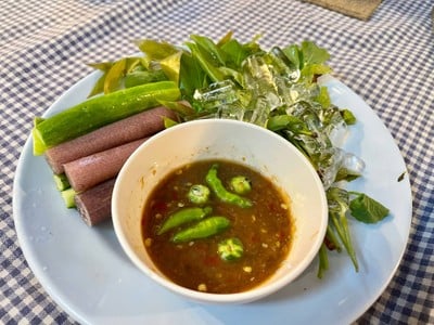 ผักเหนาะน้ำชุบหยำ