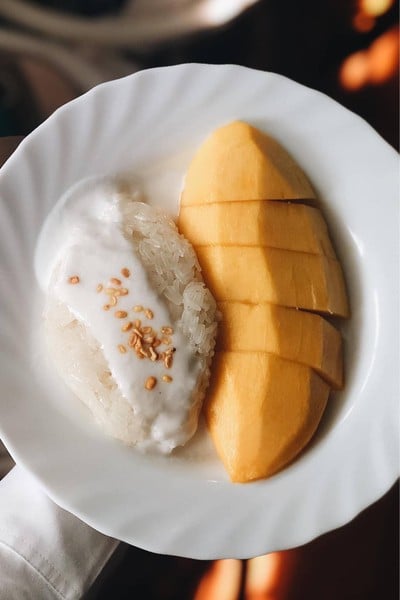 ข้าวเหนียวมะม่วงป้าเล็ก - ป้าใหญ่ (วงเวียน 22)