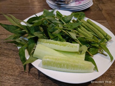 ผักแกล้ม