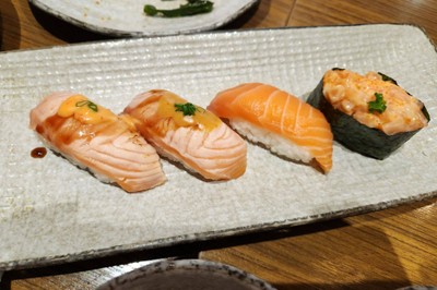 SALMON SUSHI
