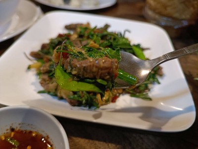 คั่วกลิ้งเนื้อผักชีลาว