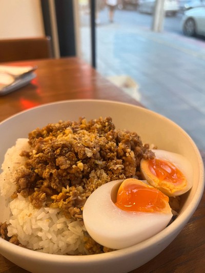 ข้าวหมูทอดกระเทียม