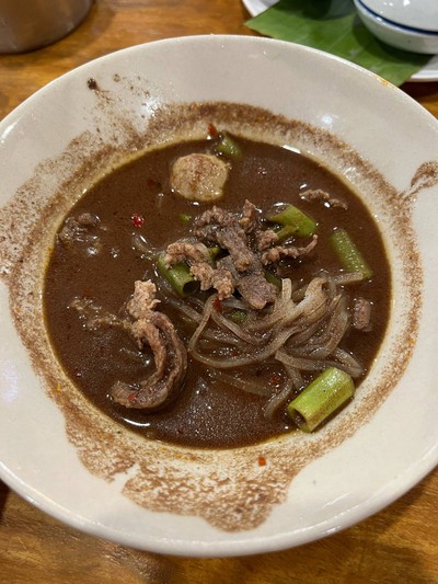 เส้นเล็กเนื้อน้ำตก