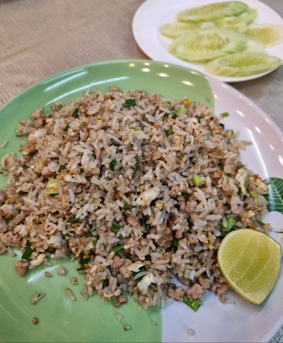 ข้าวผัดหมูสับ