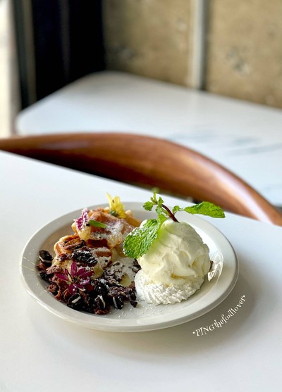 Chocolate Granola Crumble Croffle