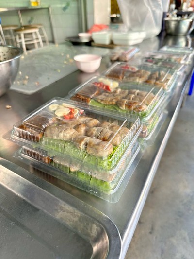 แหนมเนืองโรล