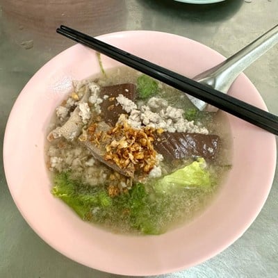 เมนูของร้าน เล่าสี่ เกาเหลาเลือดหมู หมูทอด