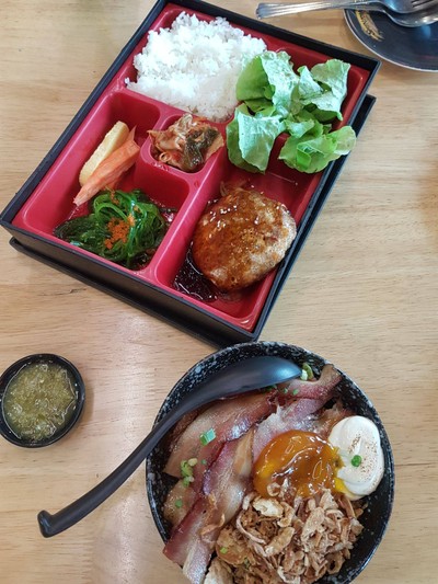 ชุดเบนโตะ ข้าวหน้าหมูย่างไข่ดอง