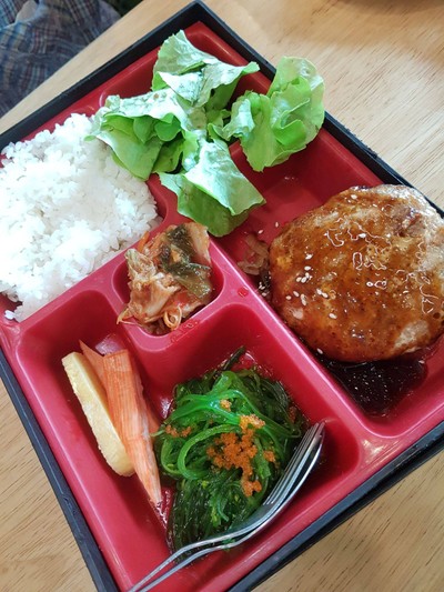 ชุดเบนโตะแฮมเบิร์กแซลม่อน