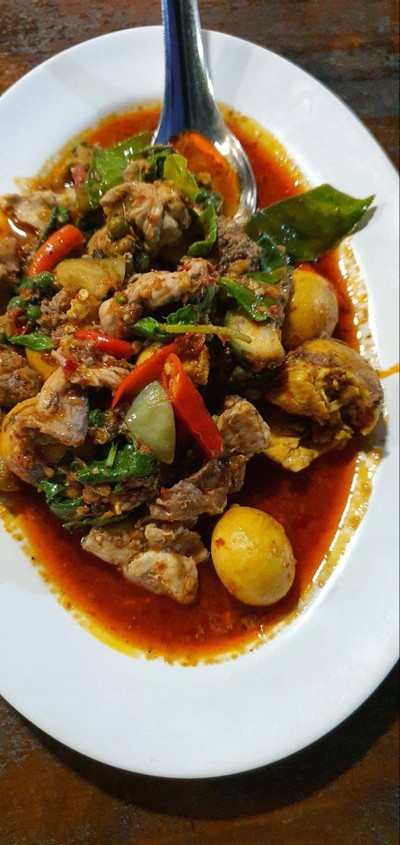 ผัดเผ็ดรังไข่