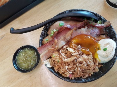 ข้าวหน้าหมูย่างไข่ดอง