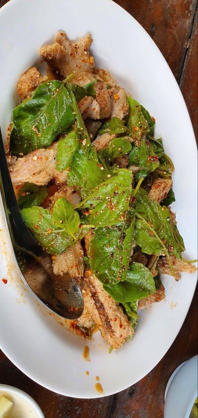 ยำเห่าดงคอหมูย่าง