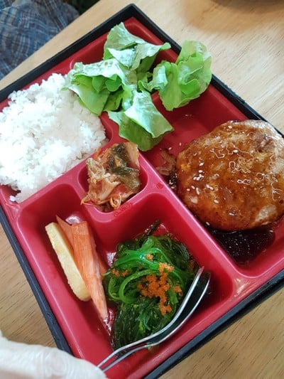 ชุดเบนโตะแฮมเบิร์กแซลม่อน