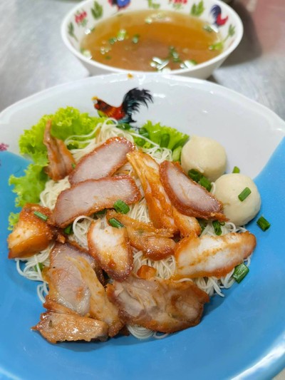 หมี่ซัวหมูแดง