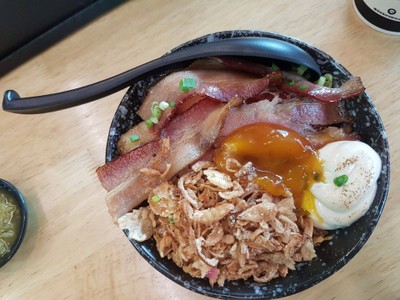 ข้าวหน้าหมูย่างไข่ดอง