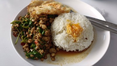 กะเพราหมูสับ