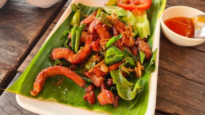 หมูทอดตะไคร้ใบมะกรูด