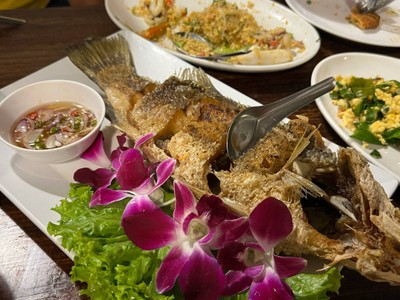 ปลากะพงทอดน้ำปลา