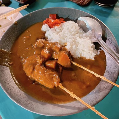 ข้าวแกงกะหรึ่หมูทอด