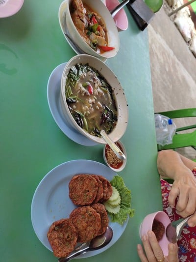 อาหาร หรือ เครื่องดื่ม