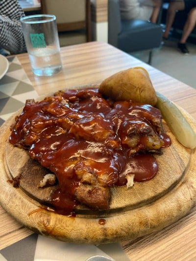 ซี่โครงหมูอ่อนทาบาร์บีคิวซอส