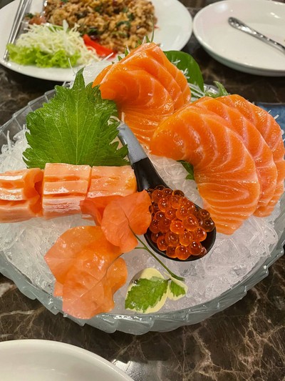 แซลมอนซาชิมิ