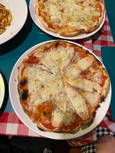 Pizza al salmone (salmon)