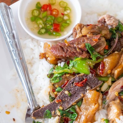 กะเพราเนื้อรวม