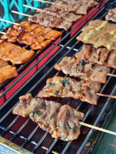 หมูปิ้งรสกะเพรา