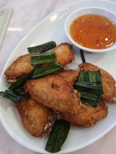 ปีกไก่ขมิ้นทอด