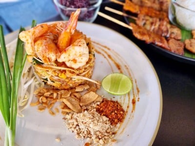 ผัดไทกุ้งสด