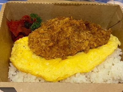 ข้าวแกงกะหรี่ไข่ข้นไก่กรอบ