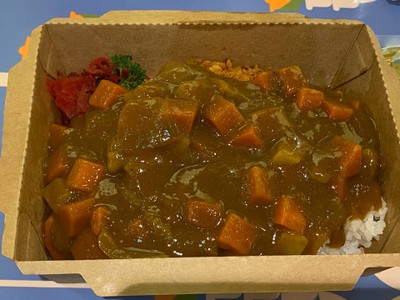 ข้าวแกงกะหรี่ไข่ข้นไก่กรอบ