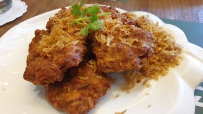 หมูก้อนทอด