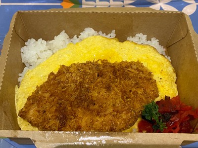 ข้าวแกงกะหรี่ไข่ข้นไก่กรอบ