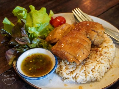 ข้าวไก่อบซอสเสาวรส