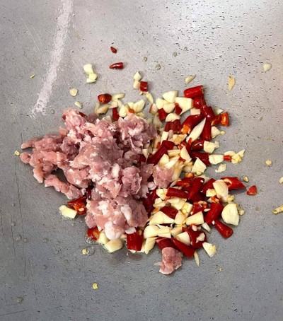 วิธีทำ มะเขือยาวผัดหมูสับโหระพา วิธีทำ มะเขือยาวผัดหมูสับโหระพา