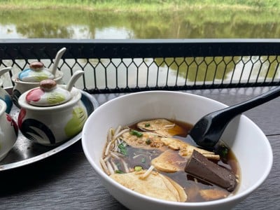 ก๋วยเตี๋ยวไก่ตุ๋น