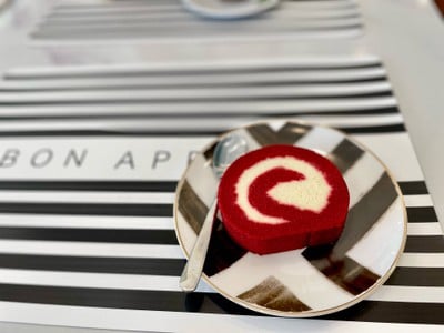 🧁 Red Velvet Roll. (Price 95 Baht.)